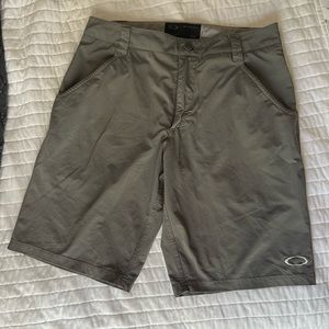 Oakley Men’s Grey Golf Shorts 30 waist